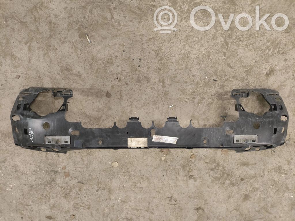 Volvo V70 Belka zderzaka przedniego 