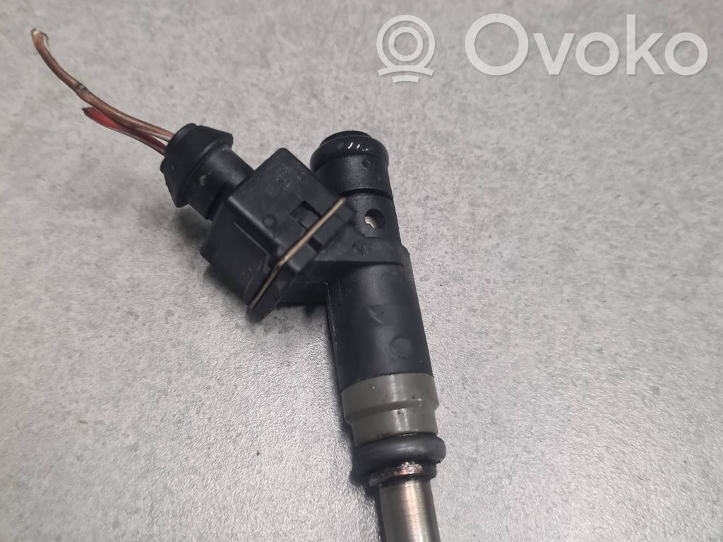 BMW 1 E81 E87 Fuel injector 
