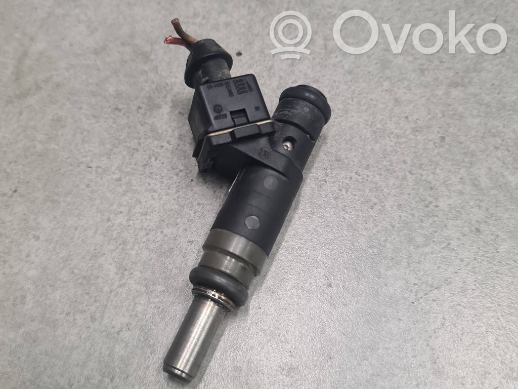 BMW 1 E81 E87 Fuel injector 