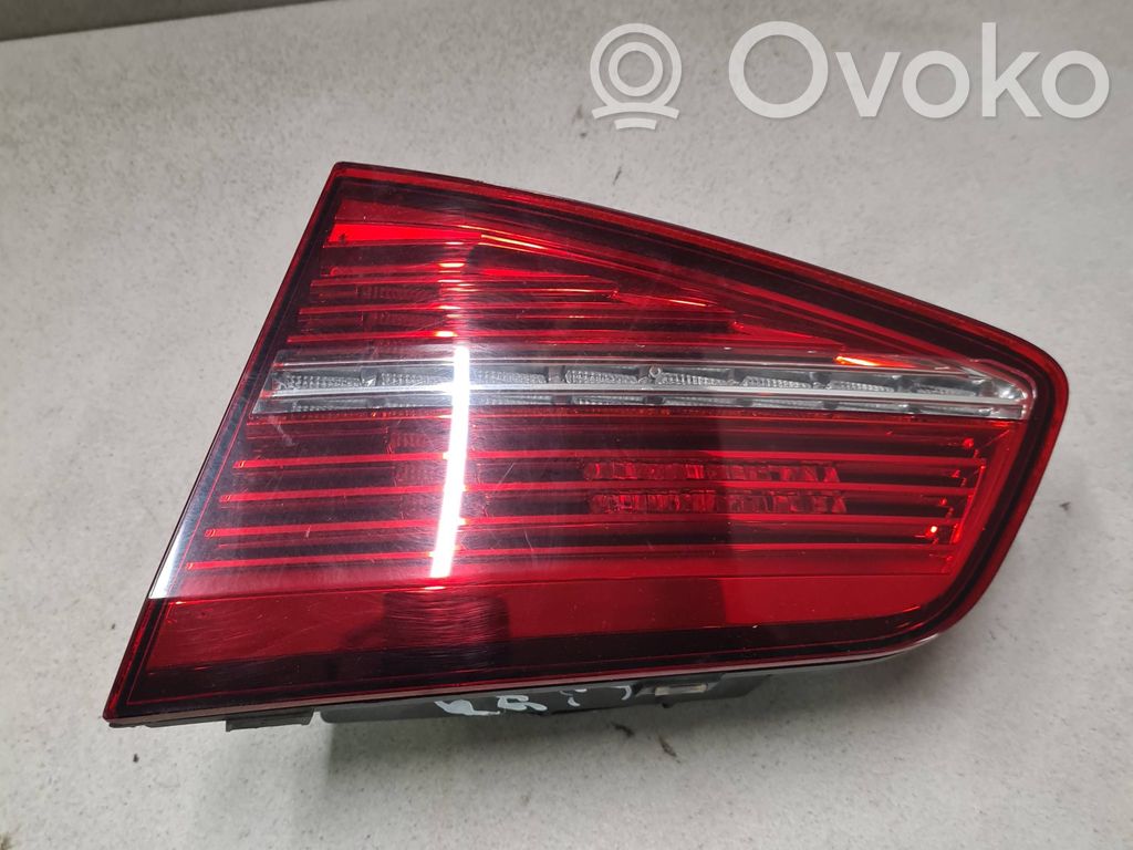 Volkswagen PASSAT B8 Lampy tylnej klapy bagażnika 
