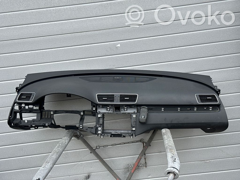 Volkswagen PASSAT B7 Kojelauta 