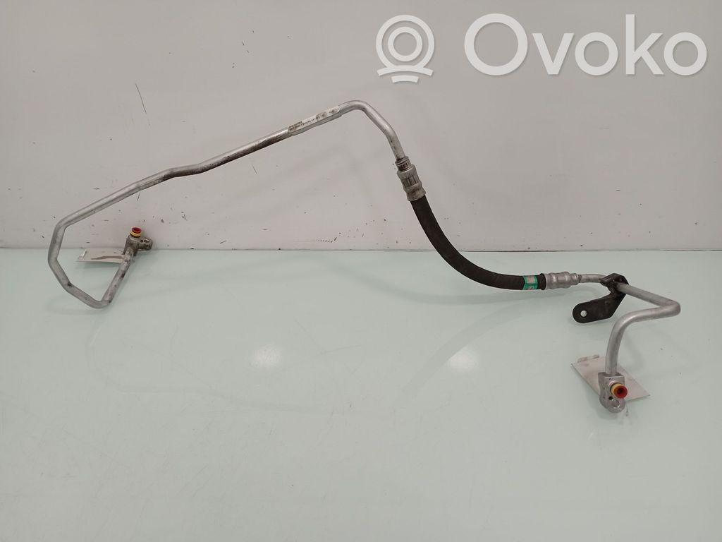 BMW 1 E81 E87 Ilmastointilaitteen putki (A/C) 