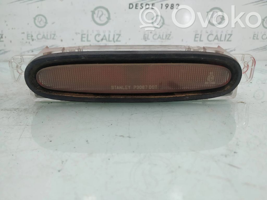 Third/center stoplight   BN8V51580
