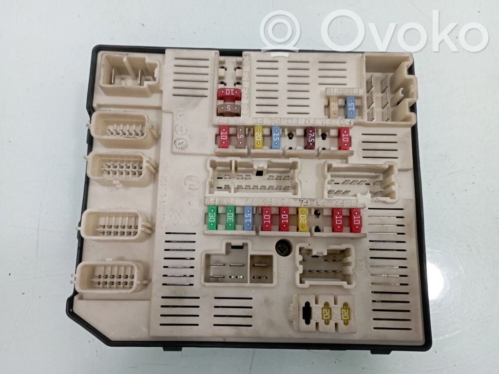 Renault Laguna III Fuse module 