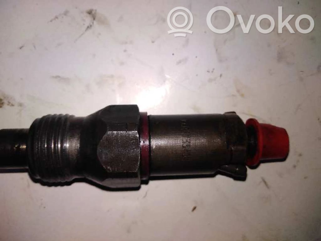 Inyector de combustible   LCR6735404