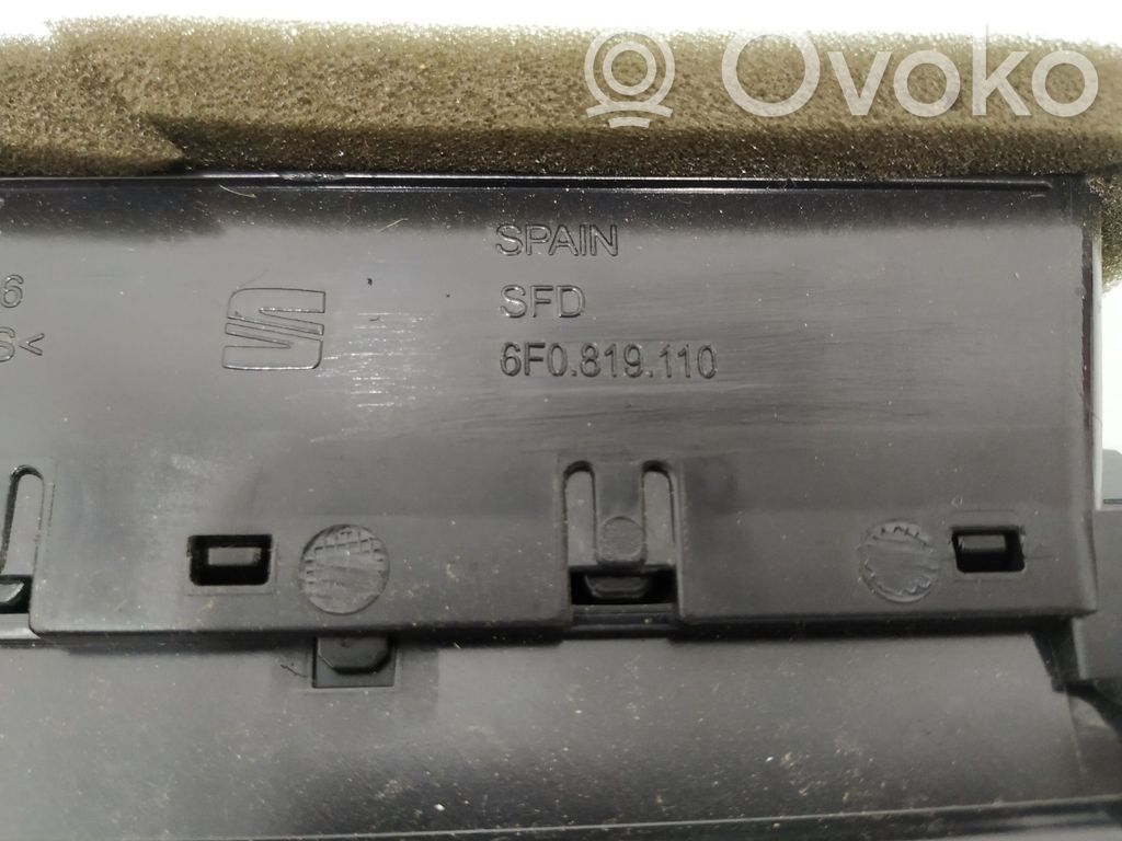 Seat Arona Dysze / Kratki środkowego nawiewu deski rozdzielczej 