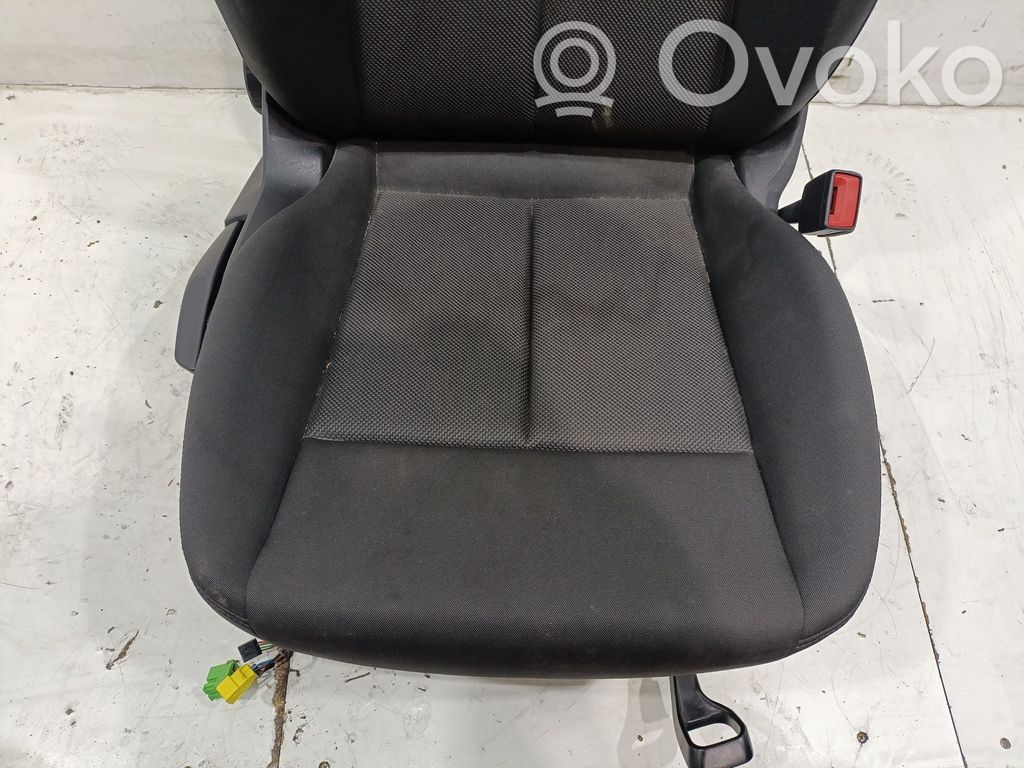 Audi A3 8Y Etumatkustajan istuin 