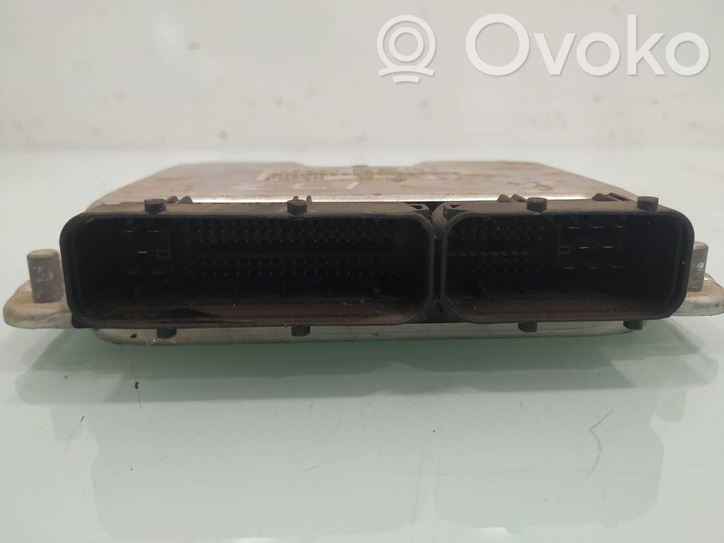 Engine control unit/module   8E0907401Q