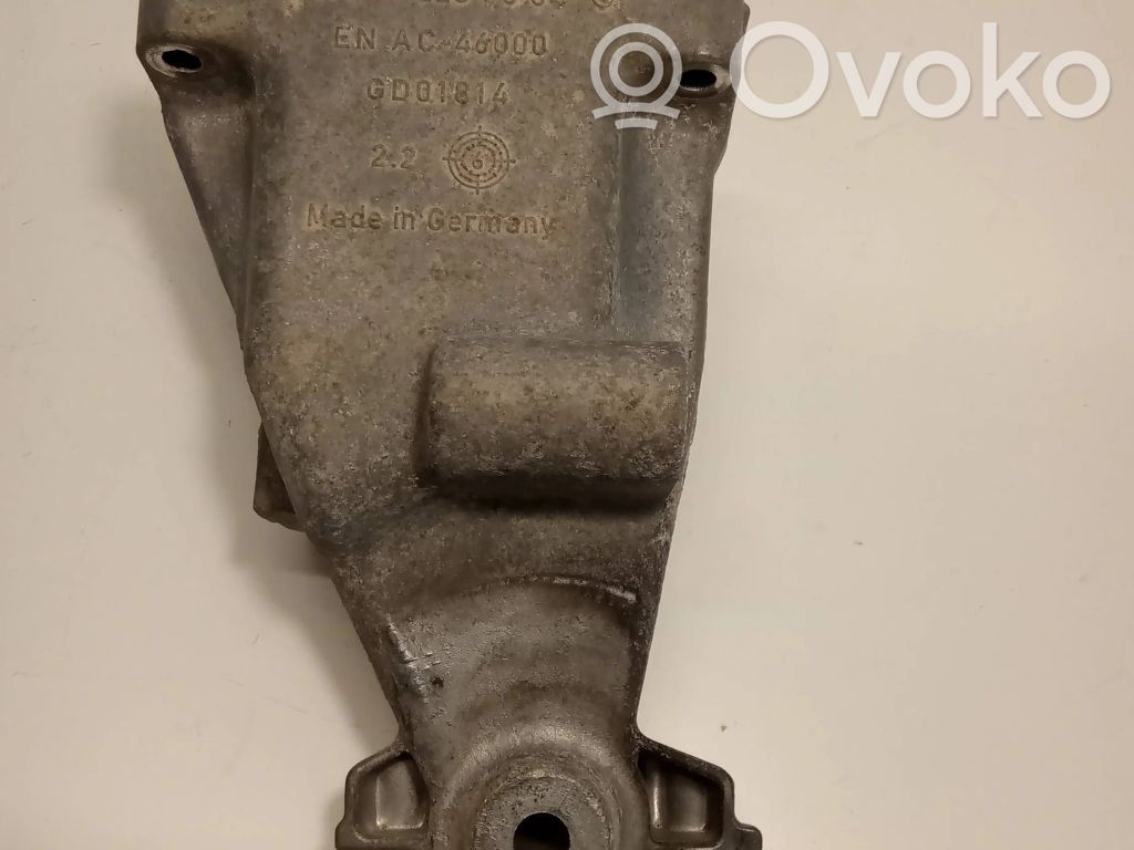 Mercedes-Benz GLC C253 Engine mounting bracket 