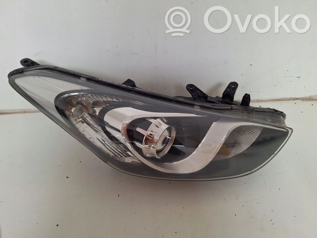 Hyundai i30 Priekšējais lukturis 