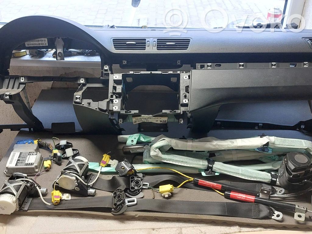 Volkswagen PASSAT B6 Deska rozdzielcza 