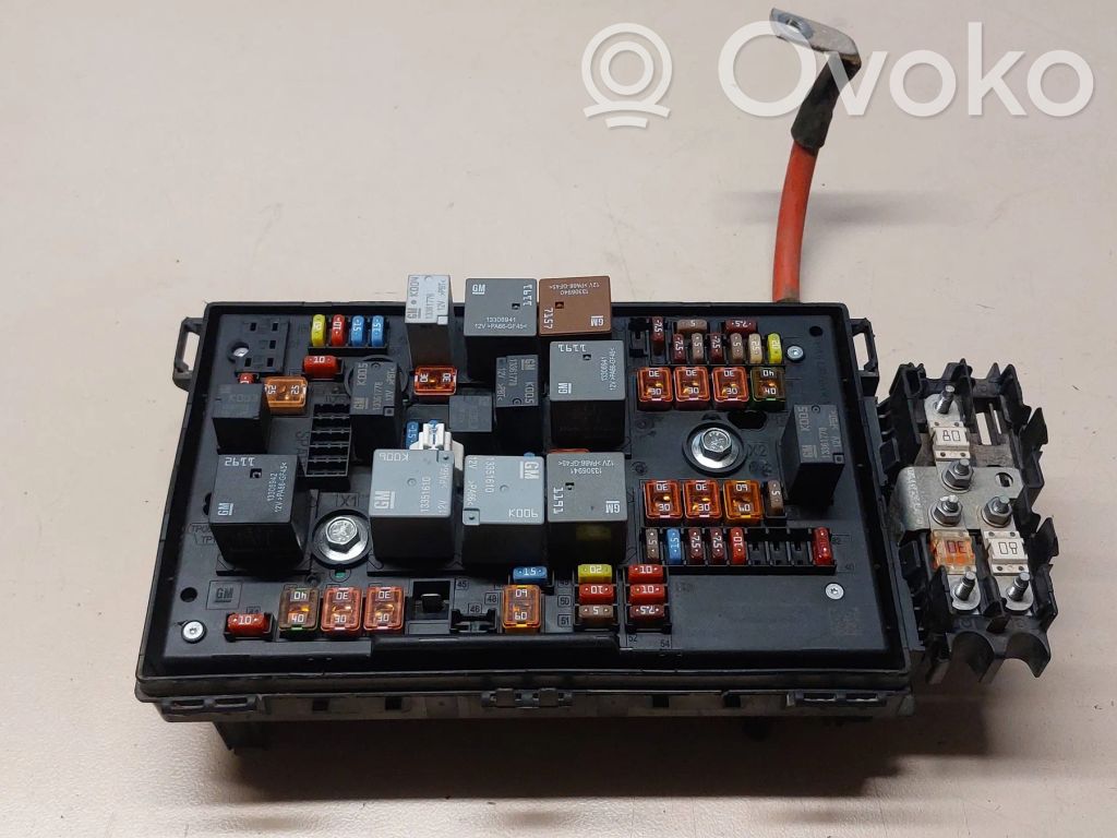 Opel Astra J Fuse module 