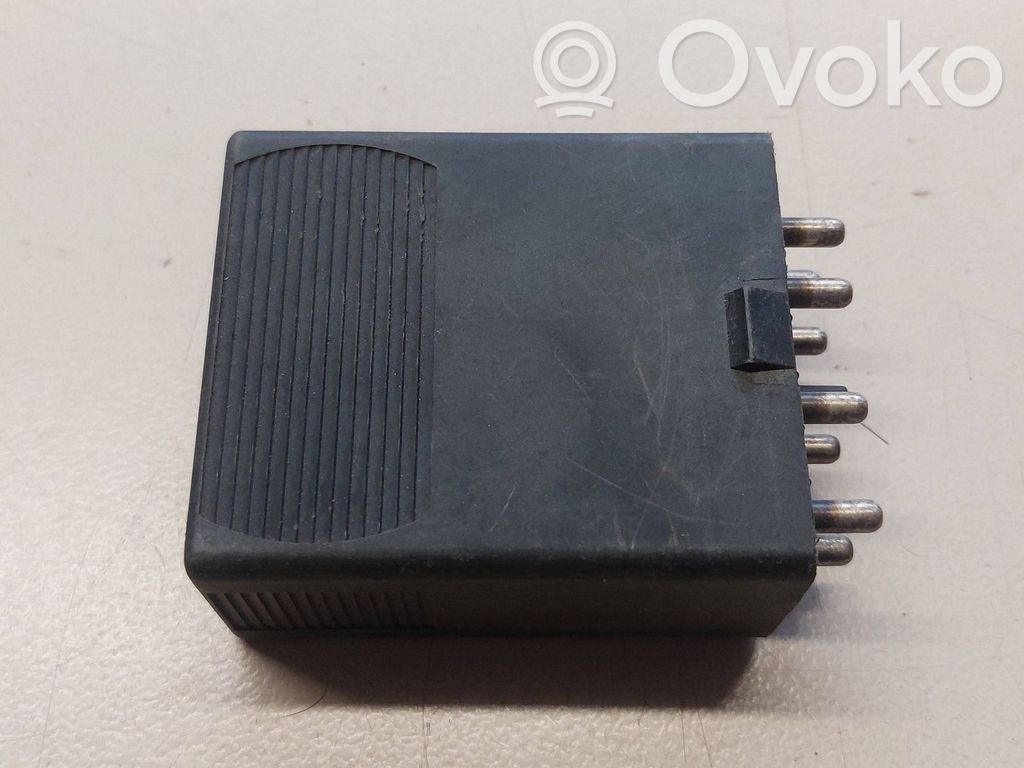Mercedes-Benz E W124 Fuel pump relay 