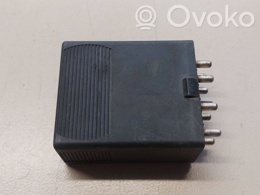 Mercedes-Benz 190 W201 Fuel pump relay 