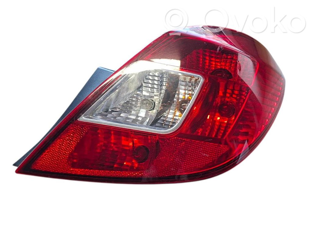 Opel Corsa D Aizmugurējais lukturis virsbūvē 