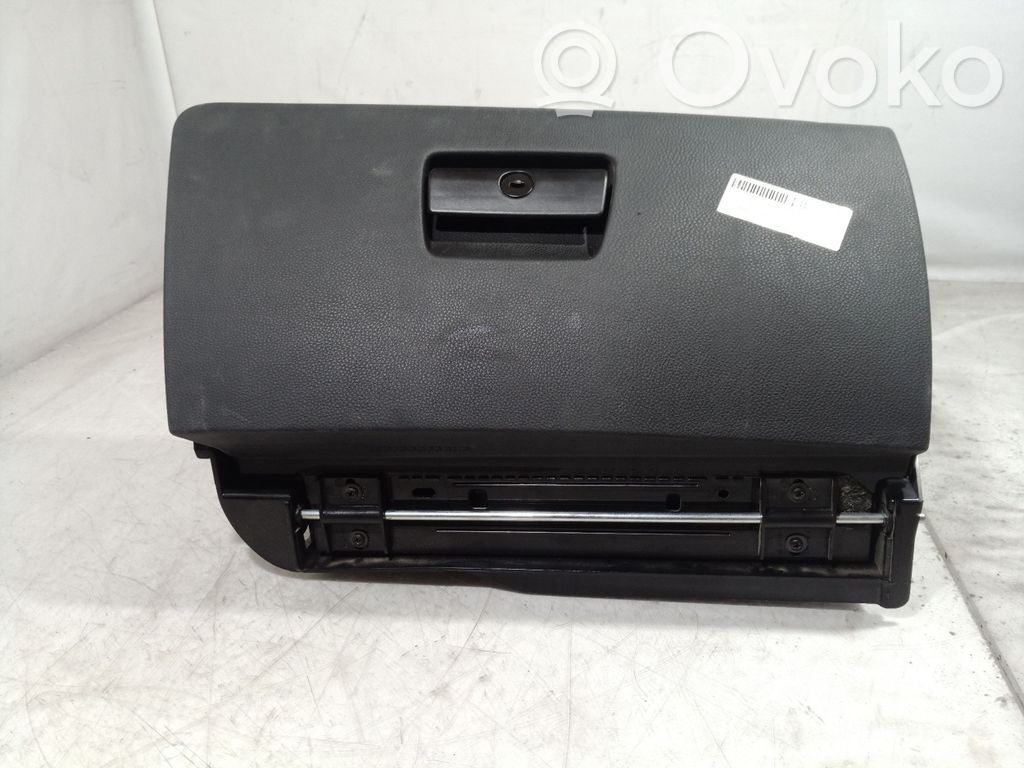 Glove box