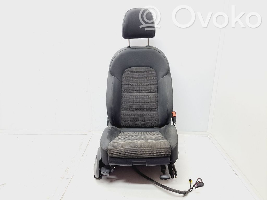 Audi Q3 F3 Fotel przedni pasażera 
