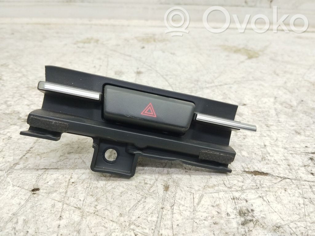 Mazda CX-3 Hazard light switch 