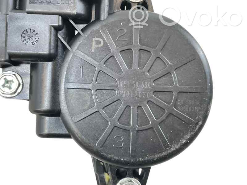 Regulador manual de la ventanilla trasera   GS1D72590A,D6515858XB