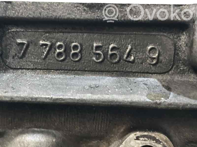 Culata del motor   77885649