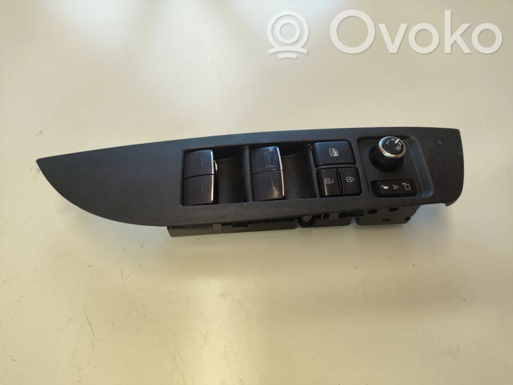 Toyota Auris E180 Electric window control switch 