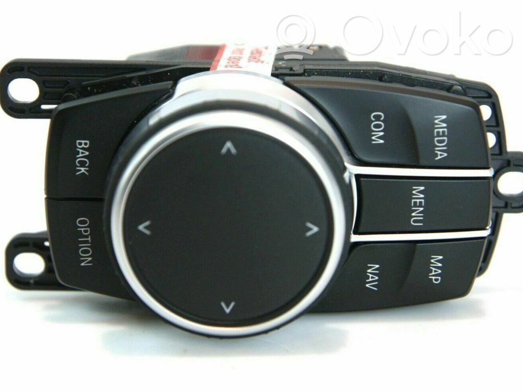 BMW M5 F90 Head unit multimedia control 
