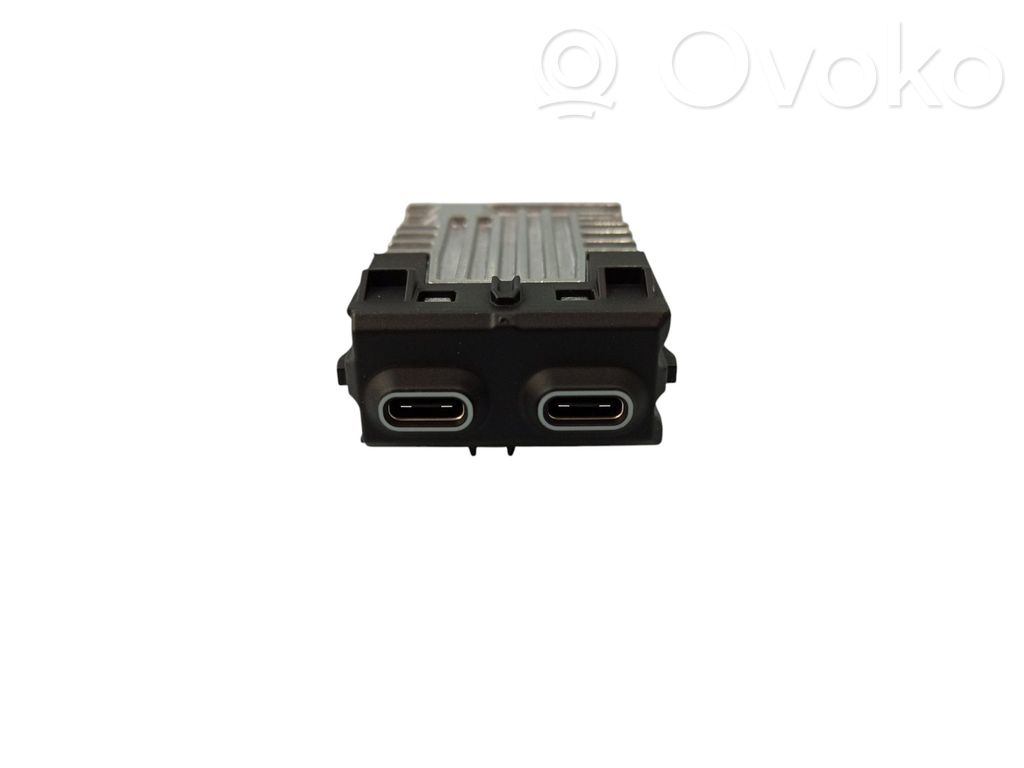 BMW M5 G90 Разъем USB 
