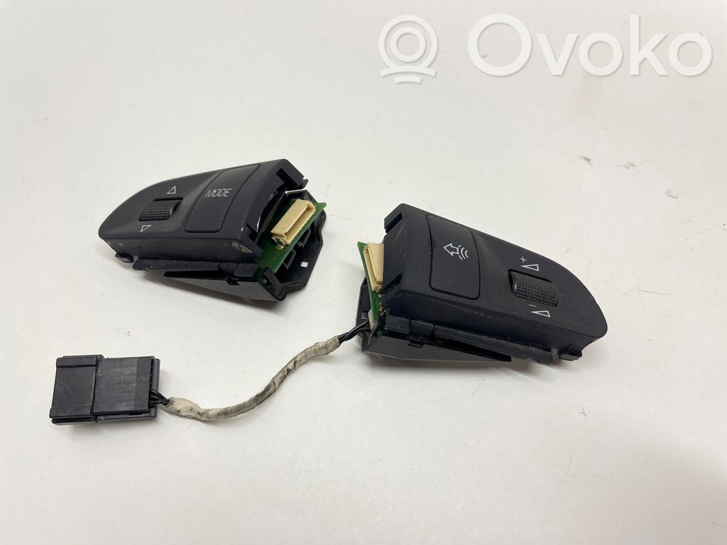 Audi A6 S6 C6 4F Przełącznik / Przycisk kierownicy 