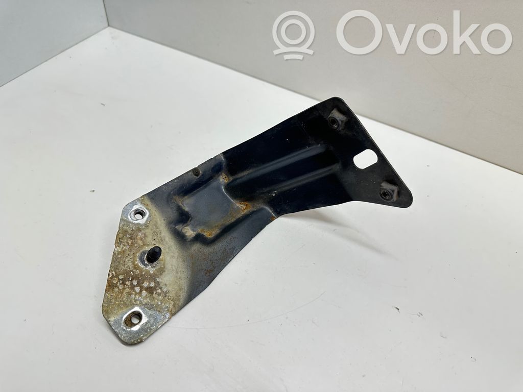 Seat Altea XL Fender mounting bracket 