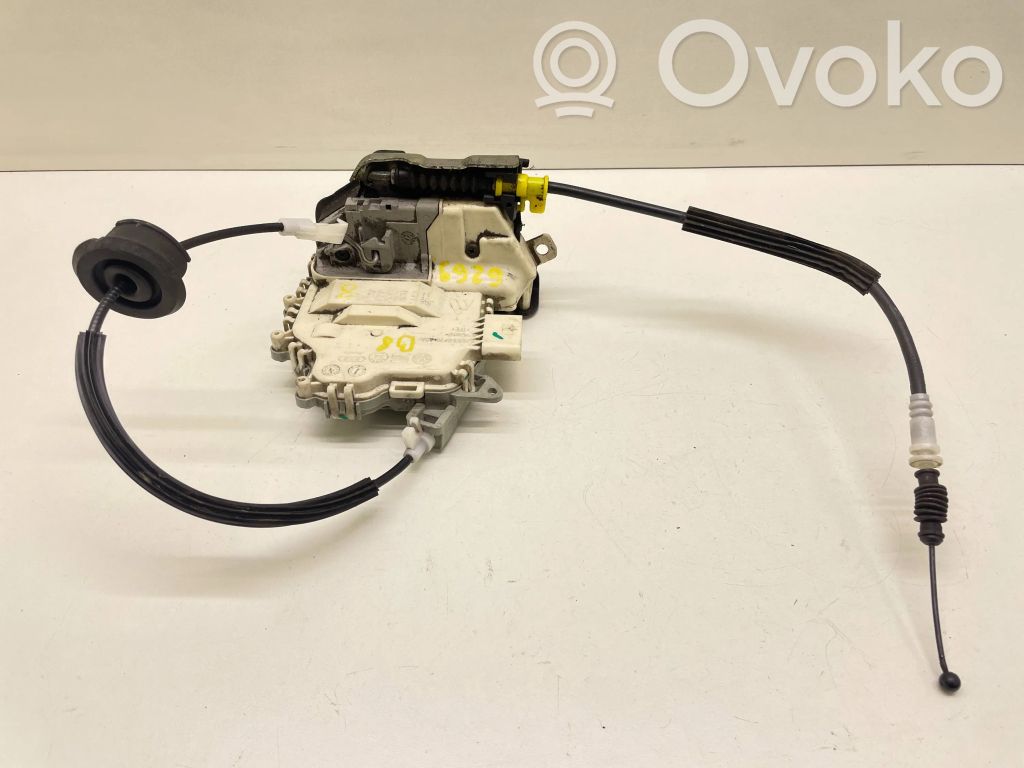 Audi A4 S4 B8 8K Takaoven lukko 