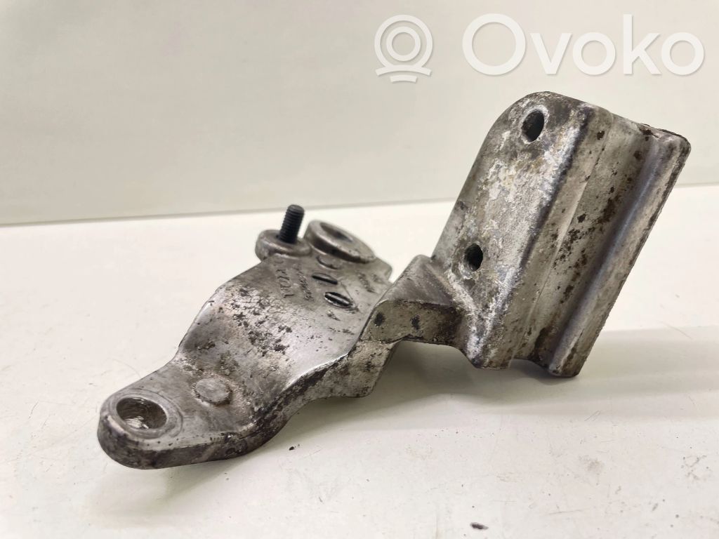 Volvo XC60 Engine mounting bracket 