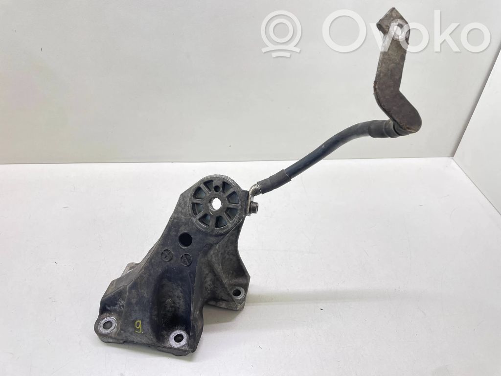 Audi Q7 4L Engine mounting bracket 