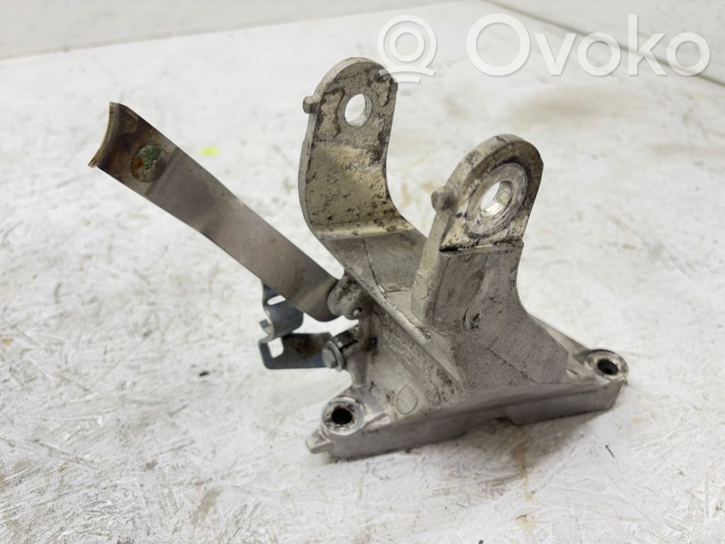 Peugeot 407 Gearbox mounting bracket 