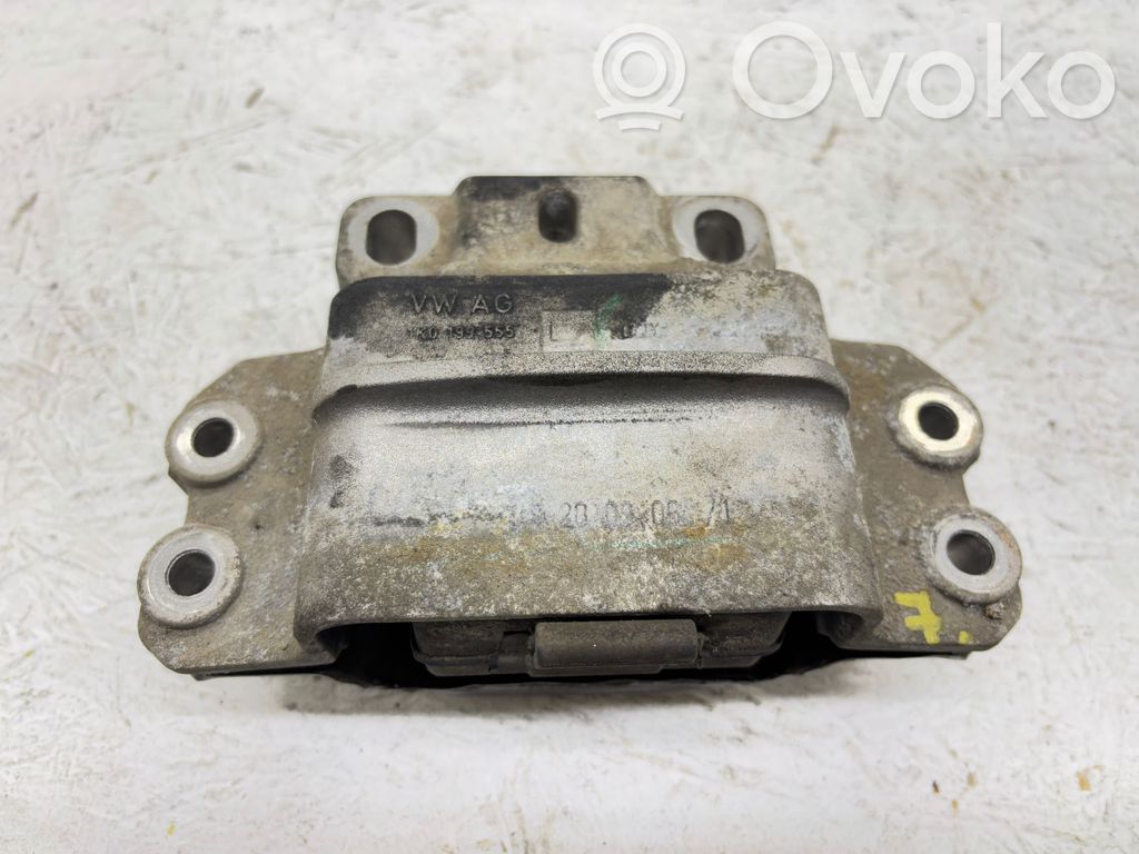 Volkswagen Jetta V Engine mount bracket 