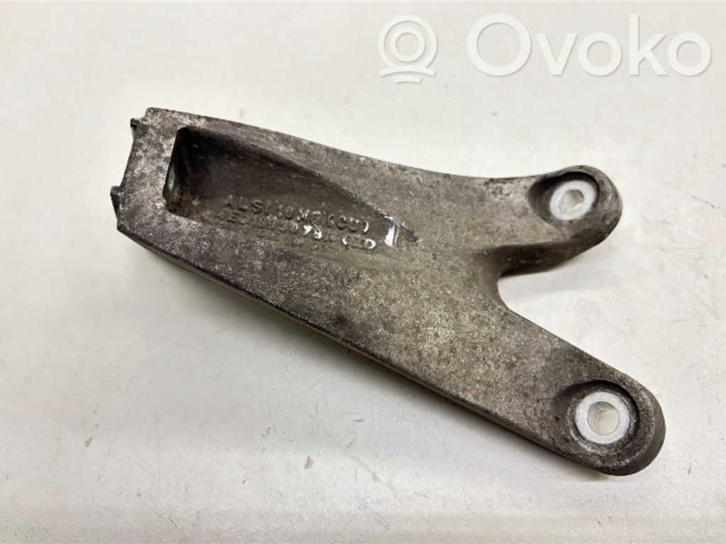 Audi A8 S8 D3 4E Engine mounting bracket 