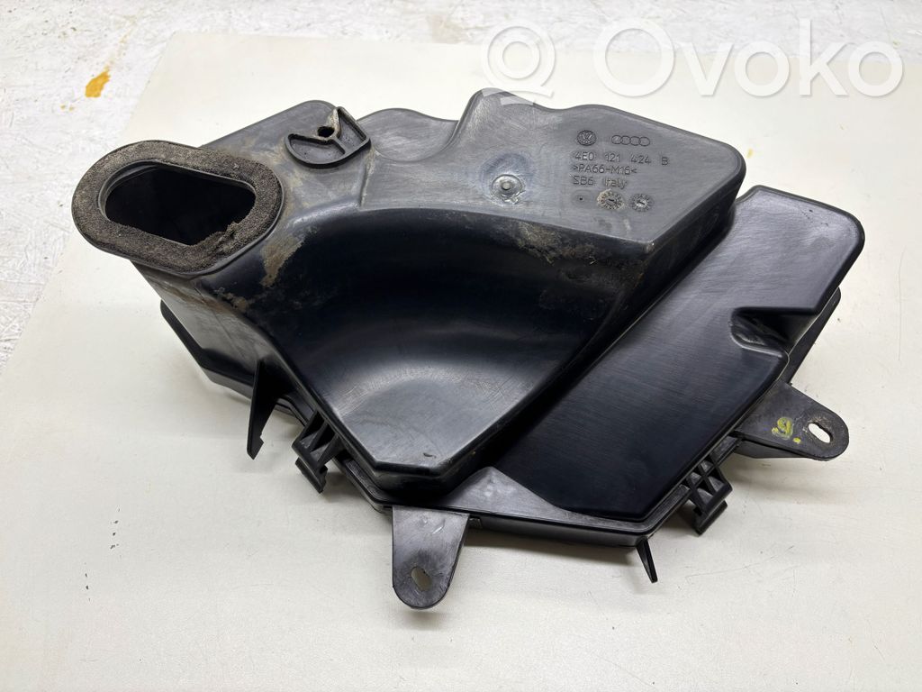 Audi A8 S8 D3 4E Kita variklio skyriaus detalė 