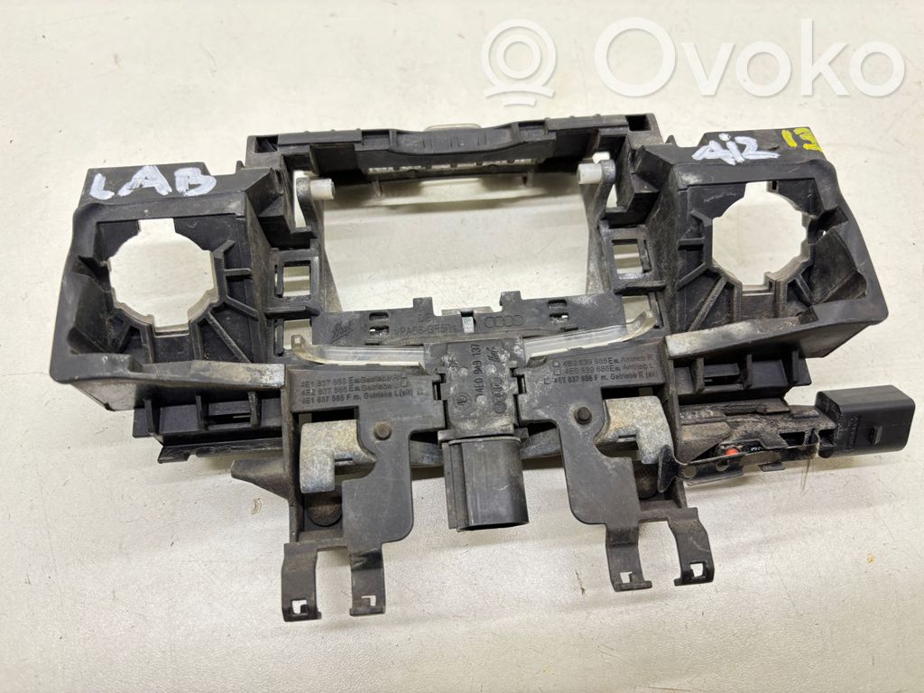 Audi A8 S8 D3 4E Rear door exterior handle/bracket 