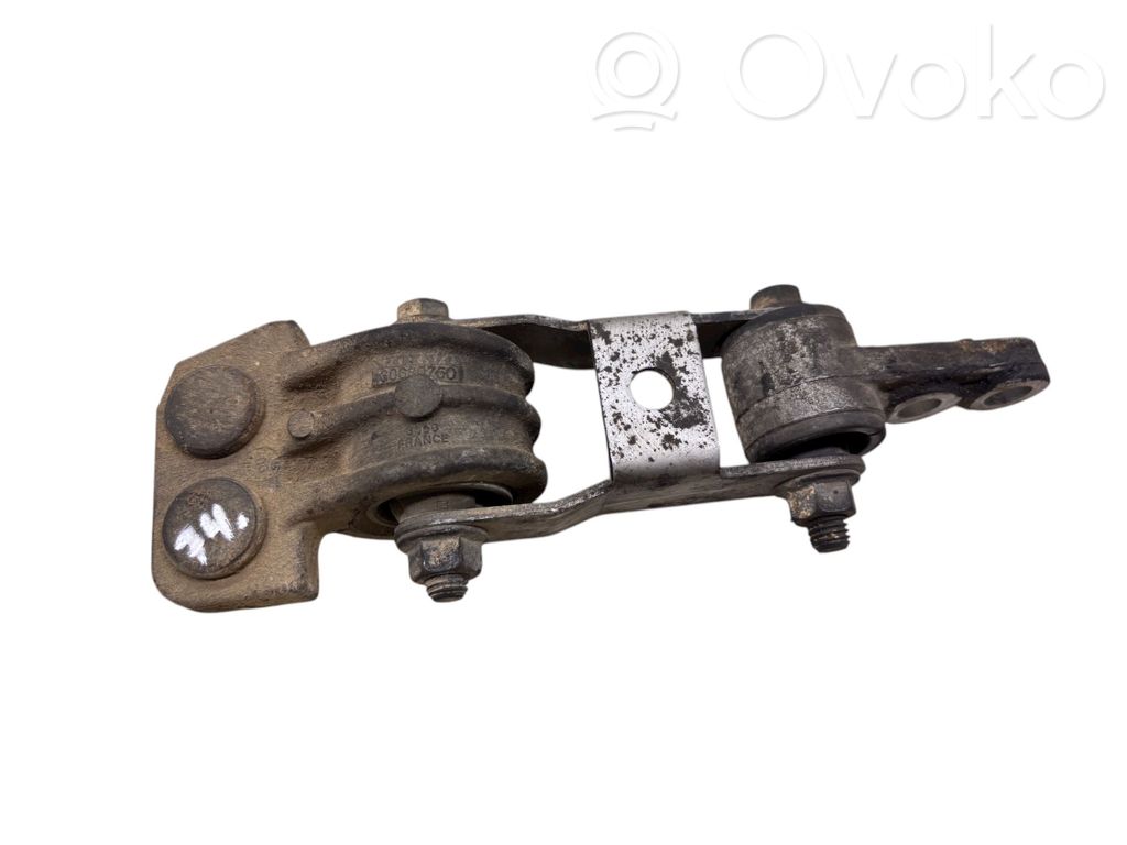 Volvo V70 Engine mount bracket 