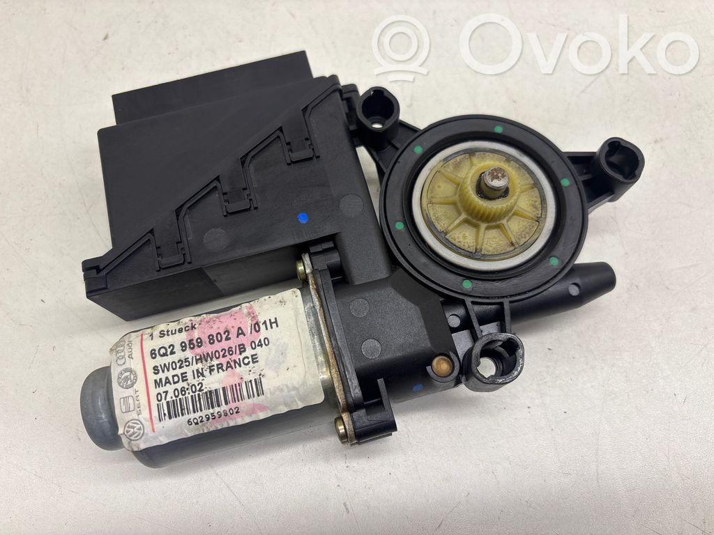 Volkswagen Polo Moteur de lève-vitre de porte avant 