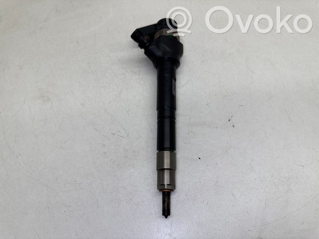 Volkswagen PASSAT B7 Inyector de combustible 