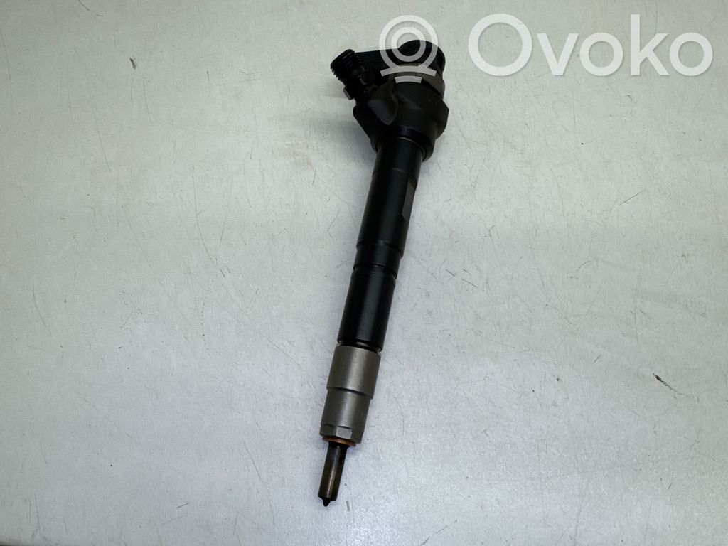 Volkswagen PASSAT B7 Inyector de combustible 