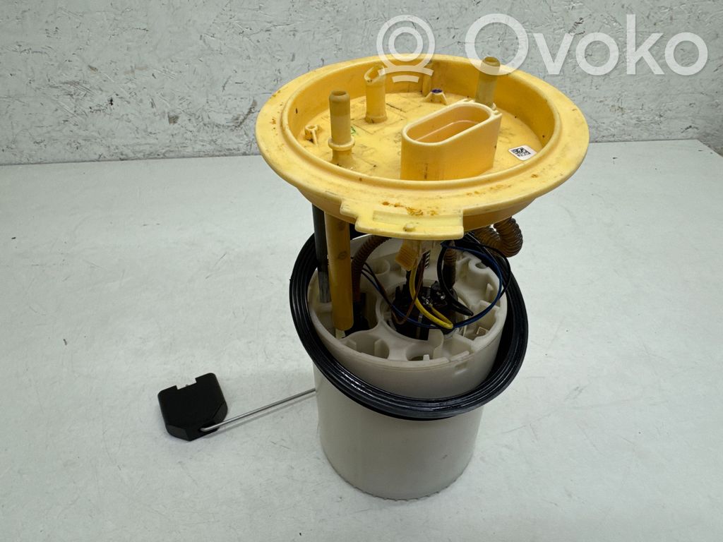 Volkswagen PASSAT B7 Bomba interna de combustible 