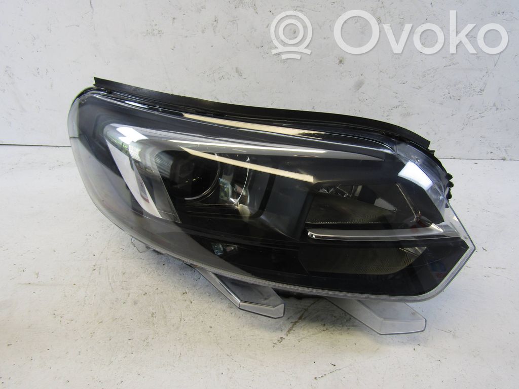Opel Vivaro Headlight/headlamp 