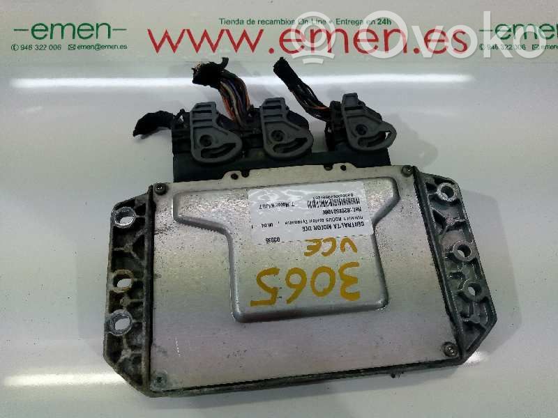 Unidad de control/módulo del motor   215853640A