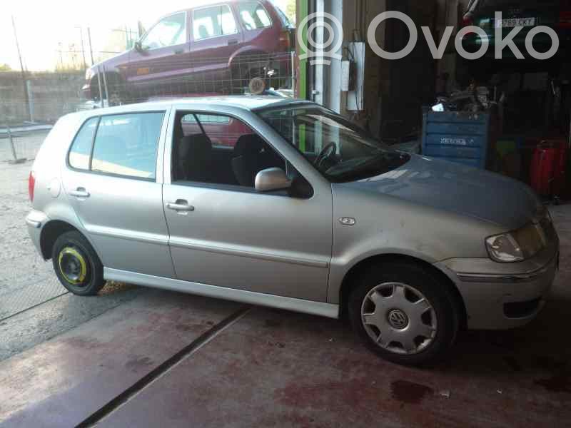 Volkswagen Polo III 6N 6N2 6NF Moldura de la aleta delantera 