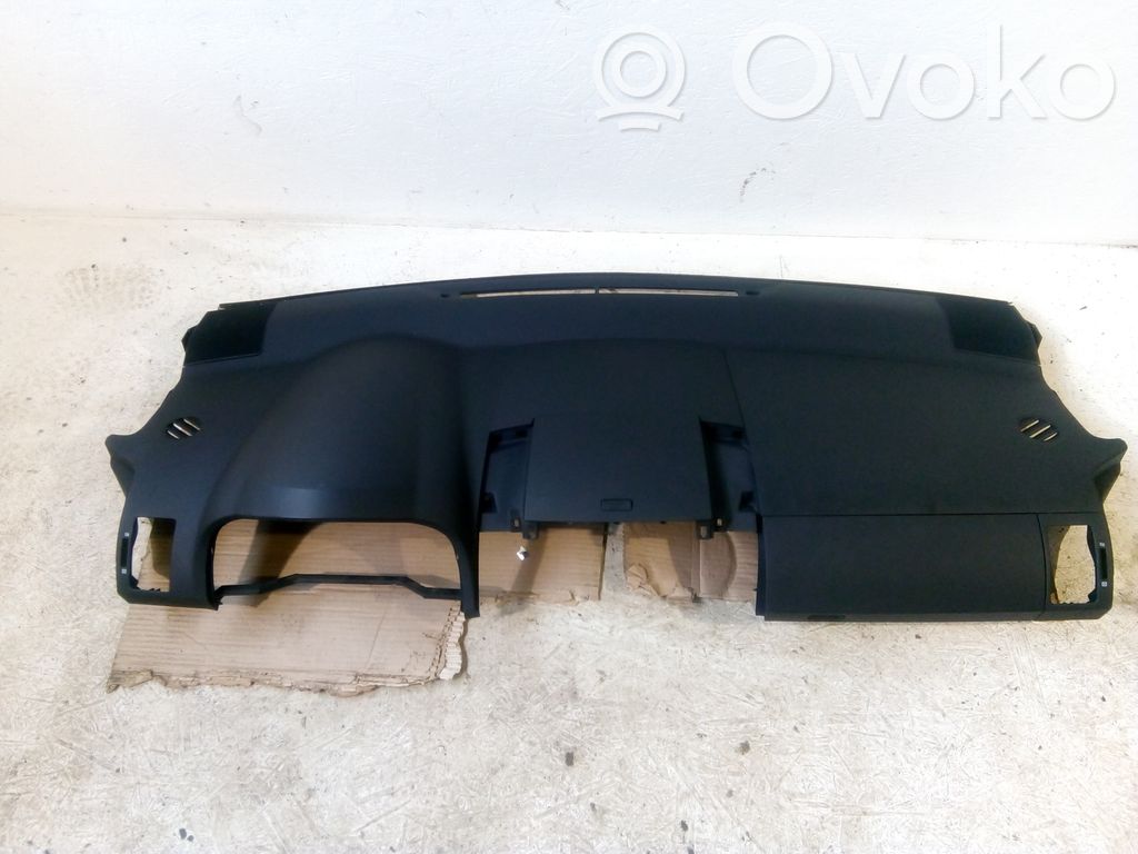 Toyota Corolla Verso AR10 Kojelauta 