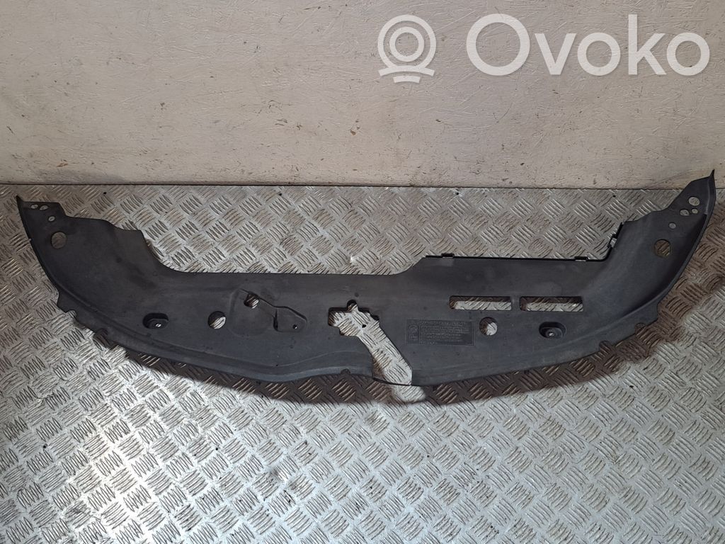 Toyota Verso Radiatorių apdaila 