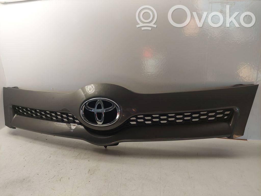 Toyota Corolla Verso AR10 Rejilla superior del radiador del parachoques delantero 