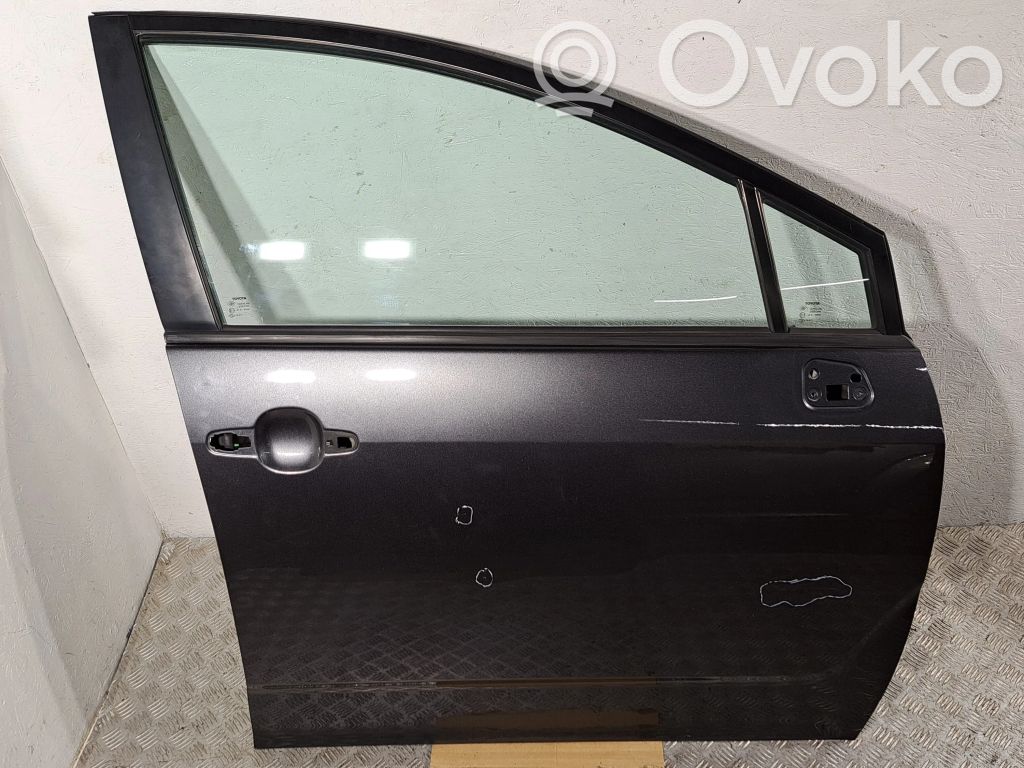 Toyota Corolla Verso AR10 Front door 