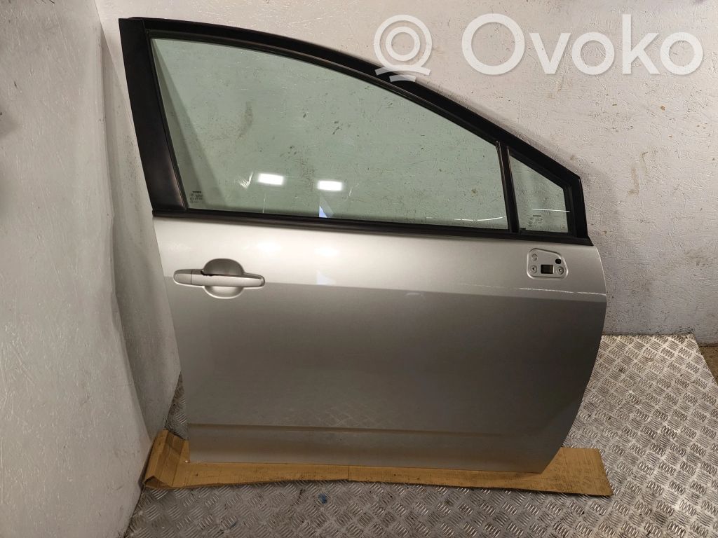 Toyota Corolla Verso AR10 Front door 